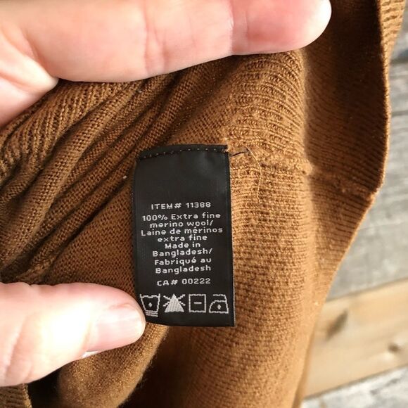 ATTITUDE merino wool v-neck sweater size Large - Picture 4 of 4